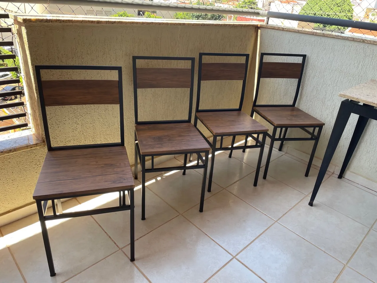 Conjunto de 4 Cadeiras de Jantar em Madeira e Metal