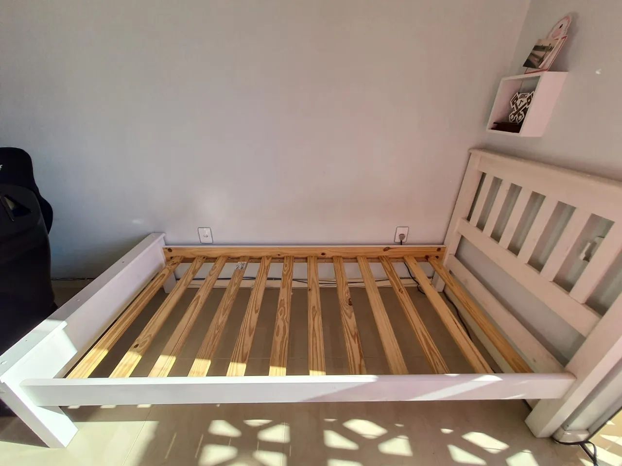 Cama solteiro em madeira