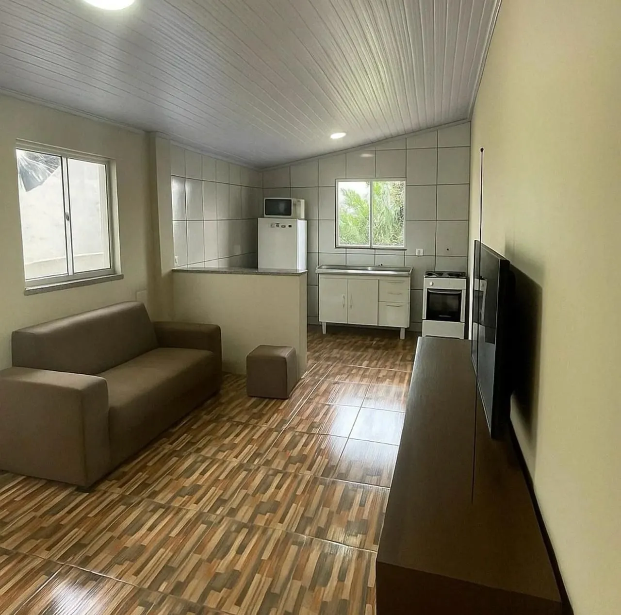 //Vila com 1 casa e 4 apartamentos no Alvorada