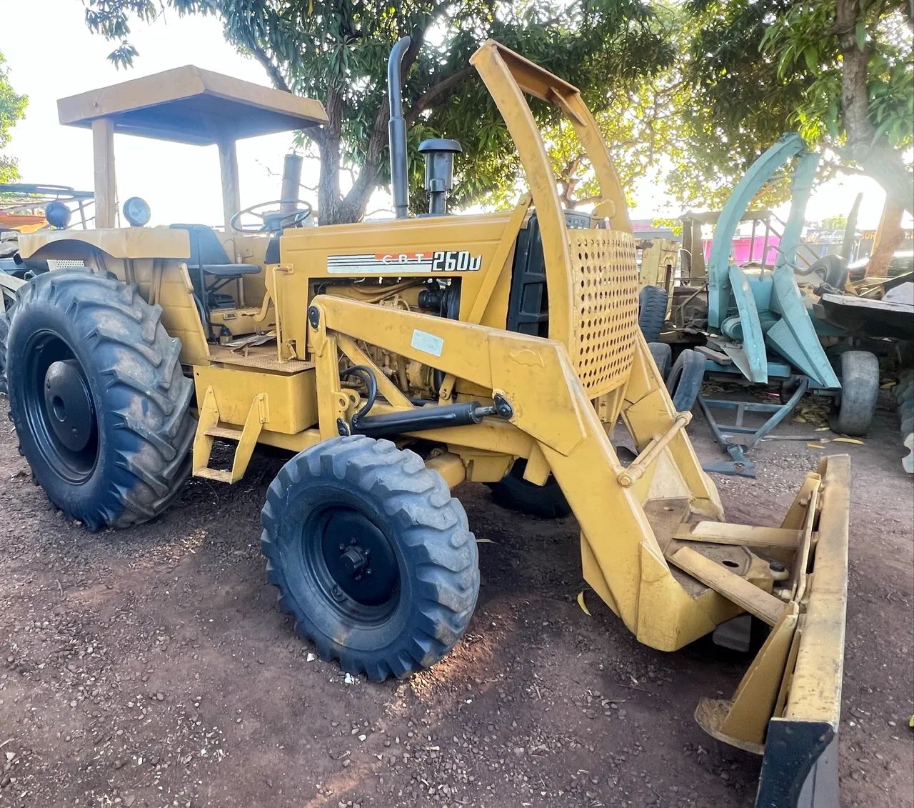 Trator CBT 2600 com lâmina  - Foto 2