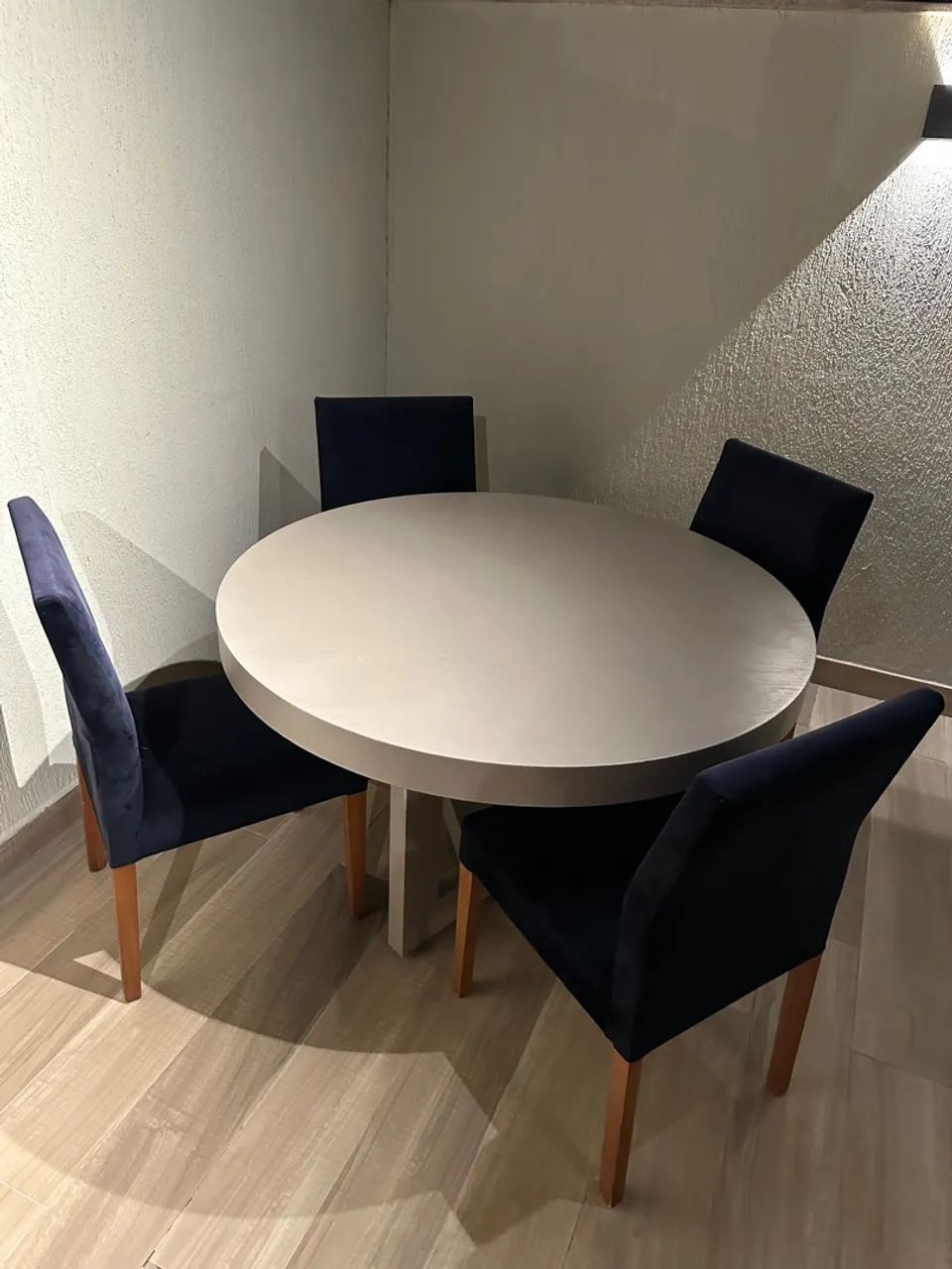 Conjunto de Mesa com 4 Cadeiras - Foto 2