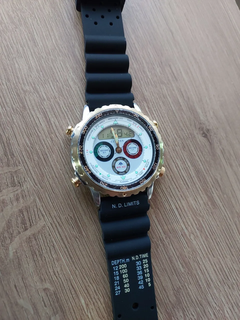 Relógio Citizen yachting C050
