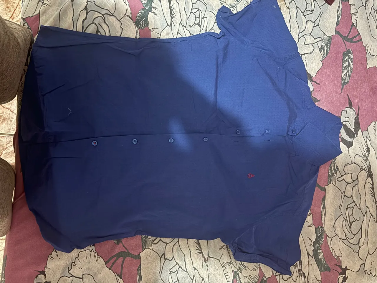 camisa sketch usada apenas umas 3 vezes retirada na praça dos trabalhadores