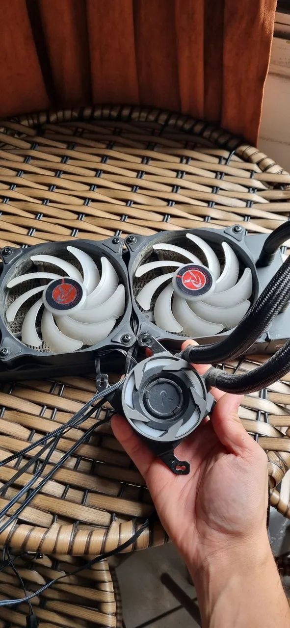 Gabinte aerocool playa e Water Cooler semi novos - Foto 5