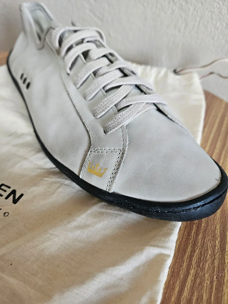 Tênis Casual Cinza com Detalhes