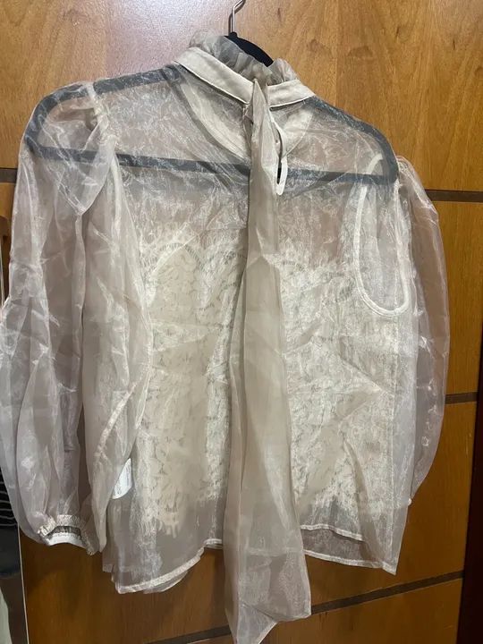 Blusa de renda transparente - Foto 3