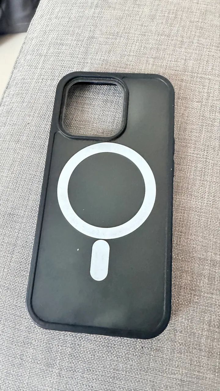 Capa para iPhone 14 Pro megsafe usada sem detalhes