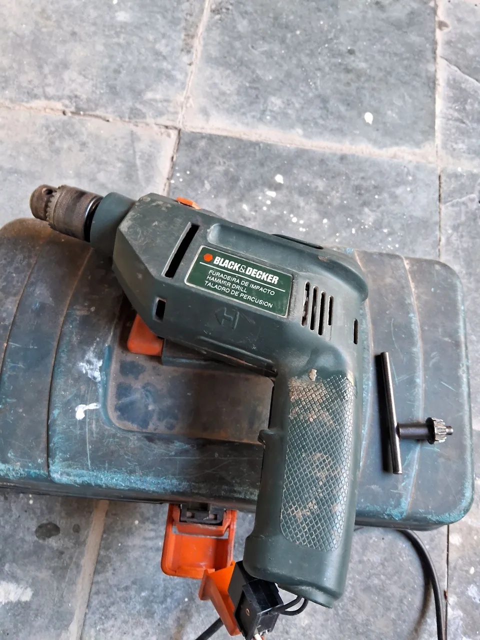 Furadeira de Impacto Black & Decker usada