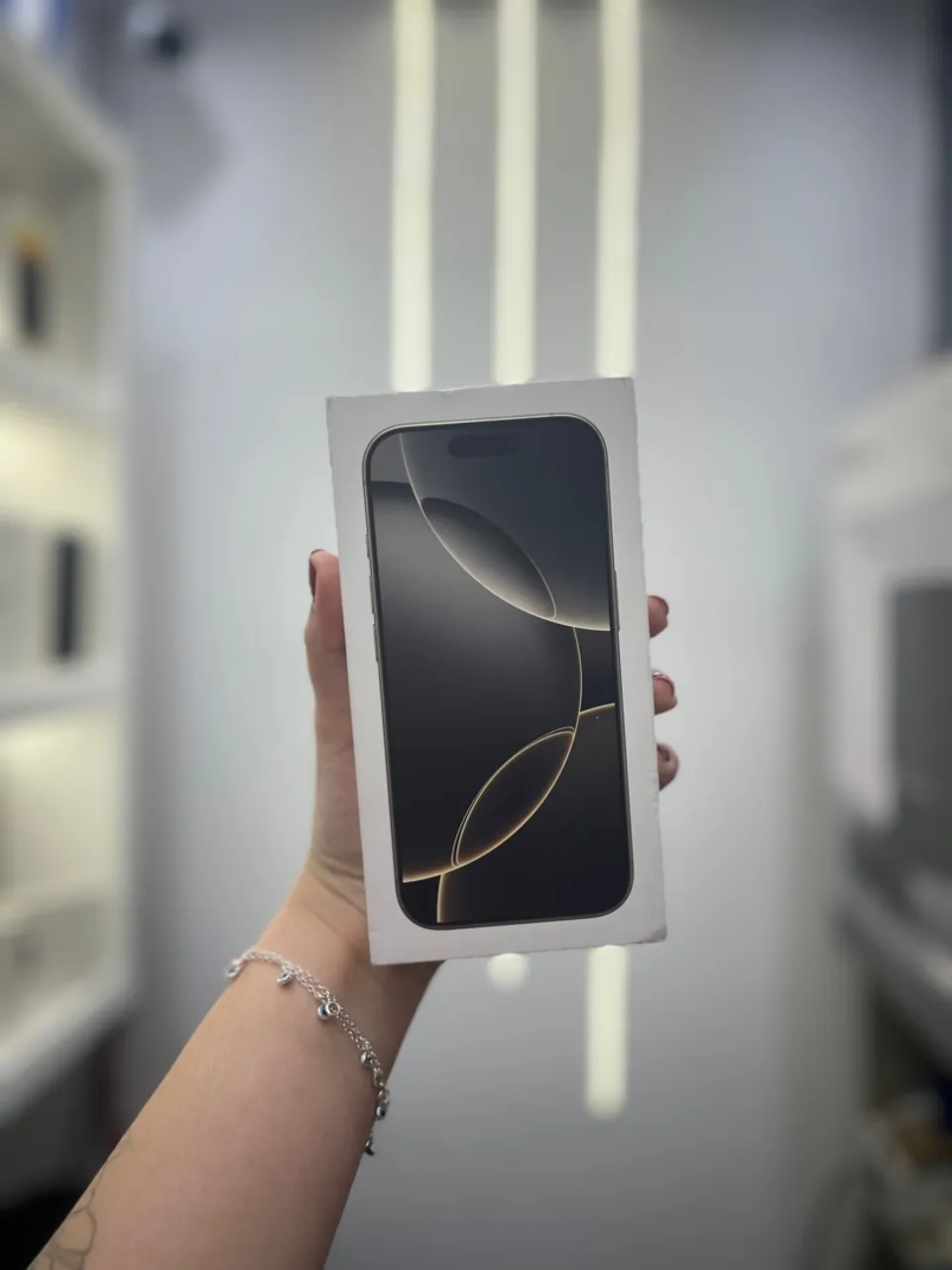 16 pro 256GB LACRADO