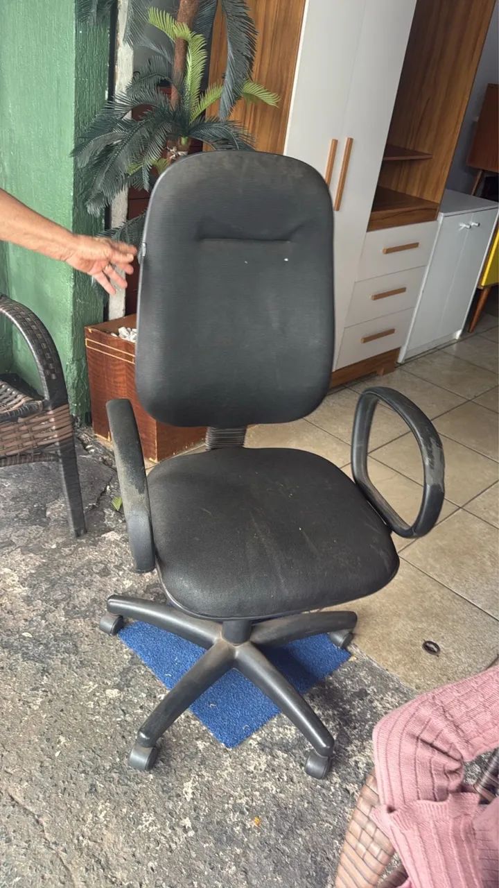 Cadeira giratória preta 
