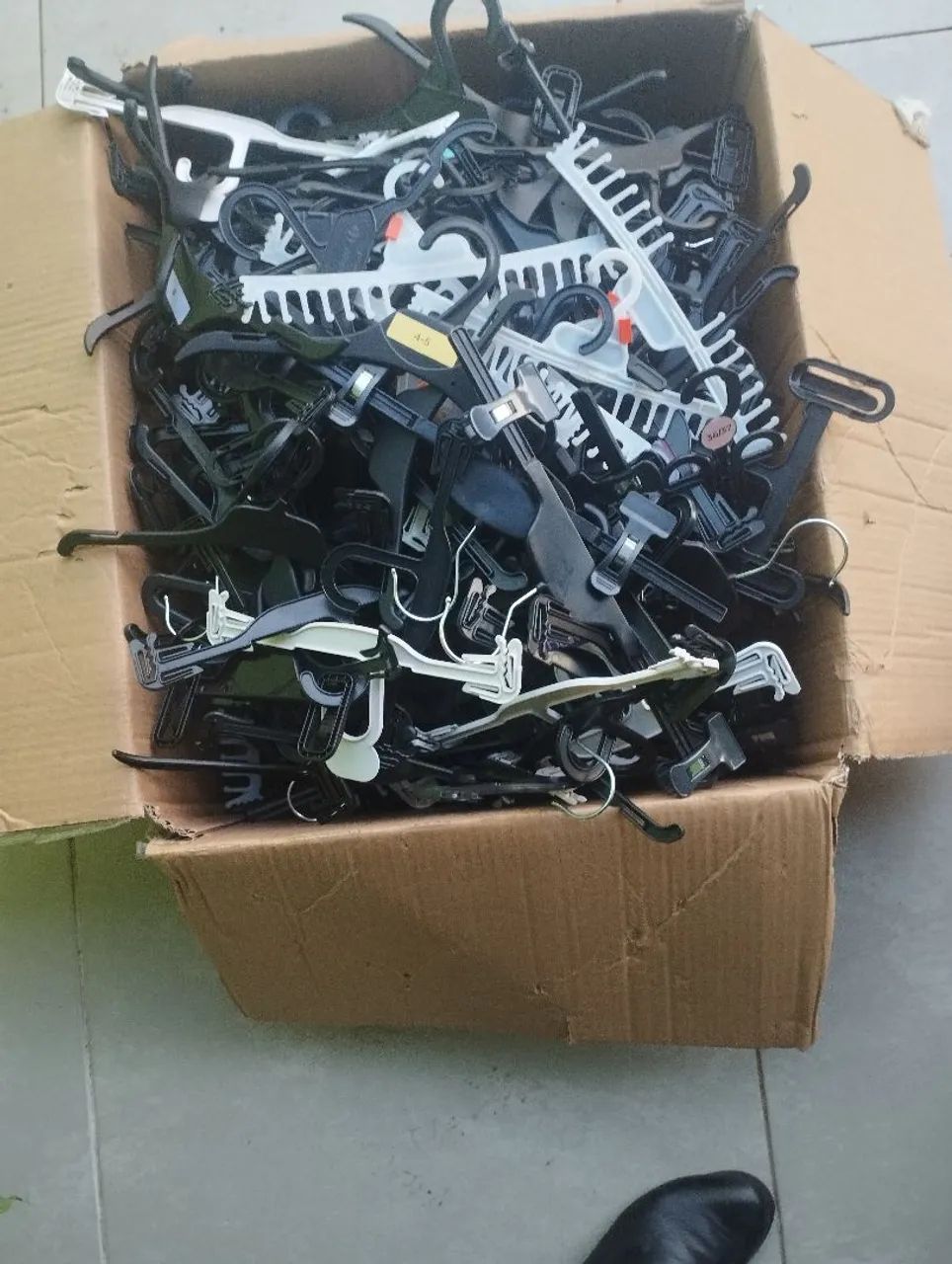 Cabides para roupas - Grande quantidade! - Foto 3