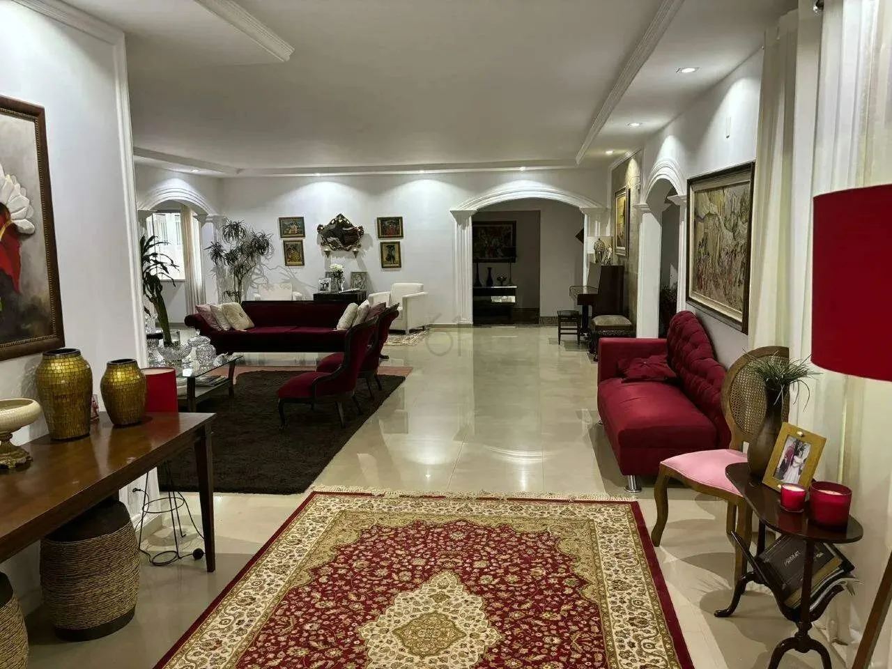 EXCELENTE CASA ESTILO CLÁSSICA, PAISAGISMO, ÁREA GOURMET SOFISTICADA, PRÓXIMA AO PARQUE ER