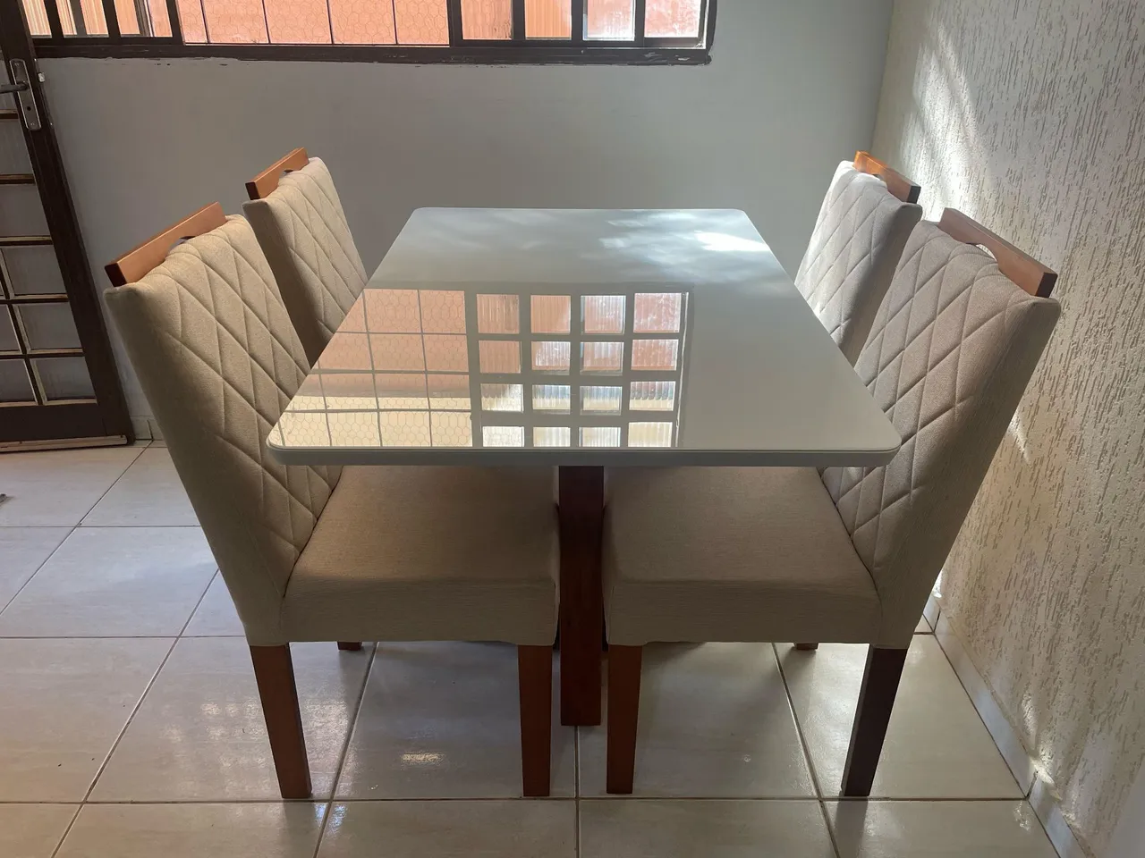 Mesa de Jantar Branca 4 Cadeiras