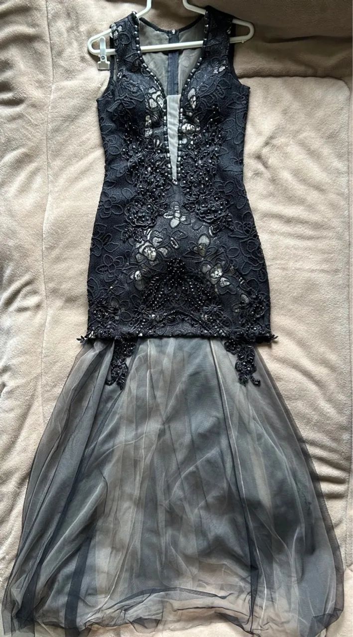 Vestido Preto de Renda com Pedraria - Foto 4