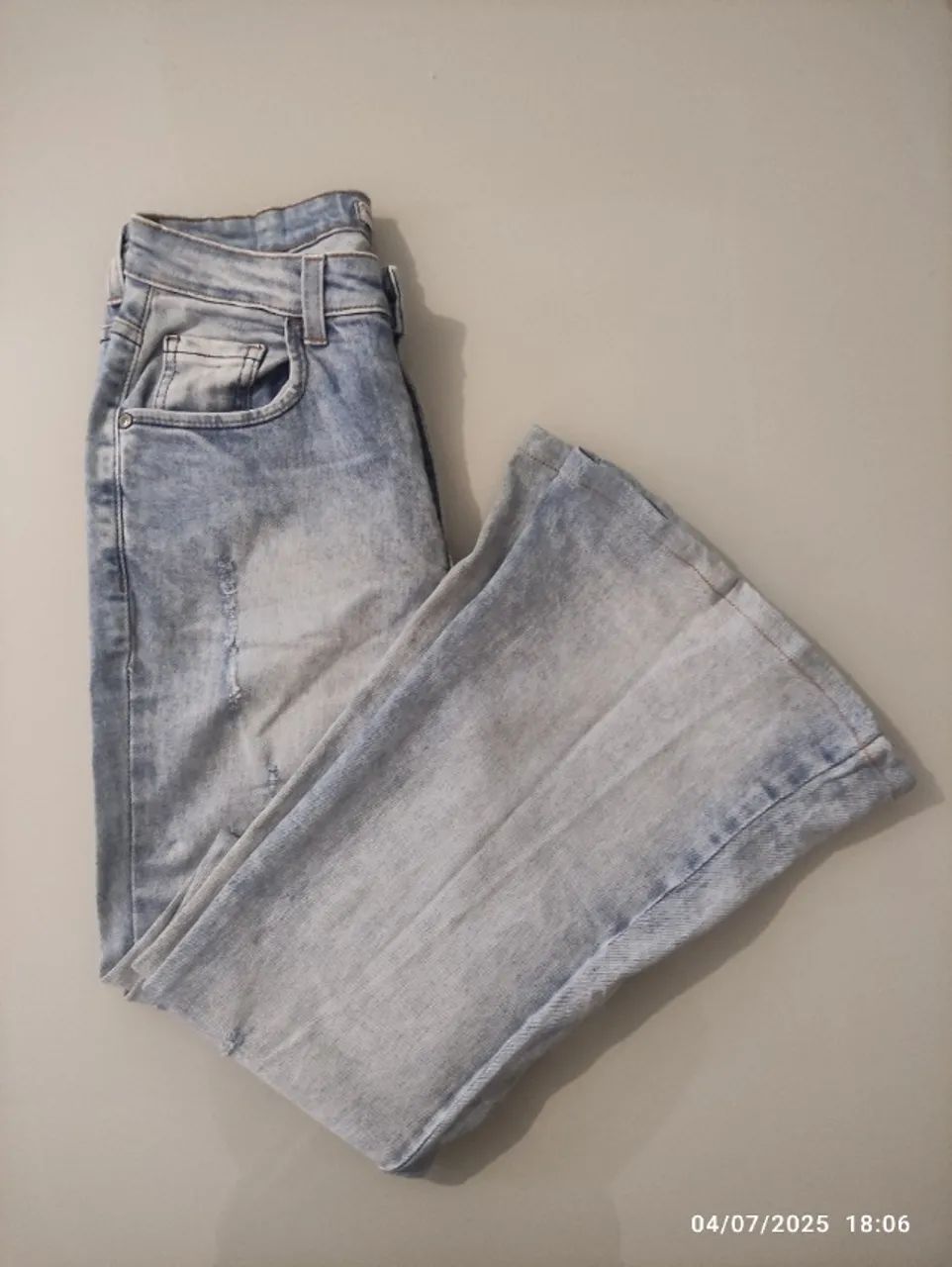 Calça Jeans Lavada Destroyed Flare Cintura Alta  - Foto 3