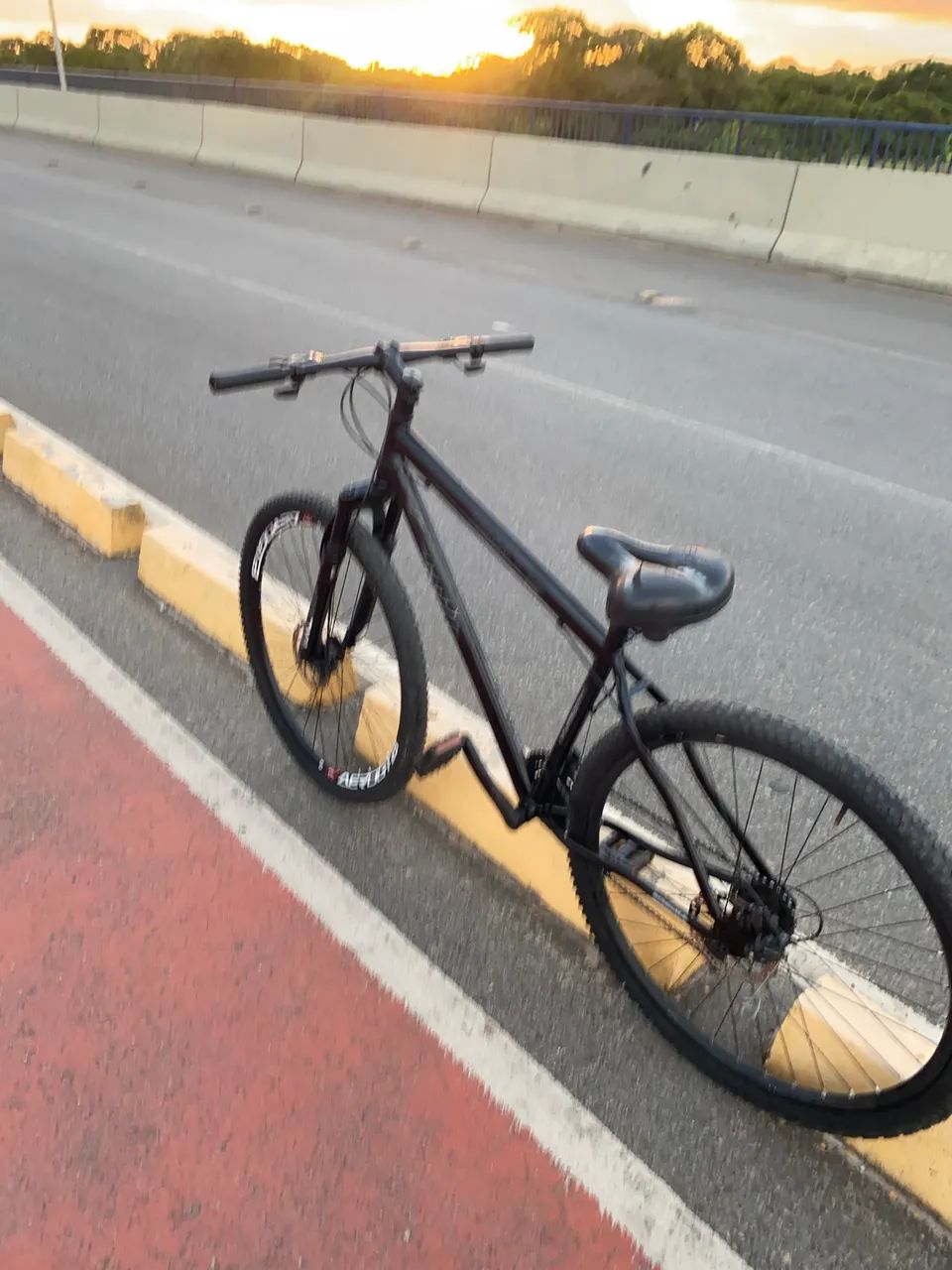 Bicicleta aro 29 em ótimo estado - Foto 3