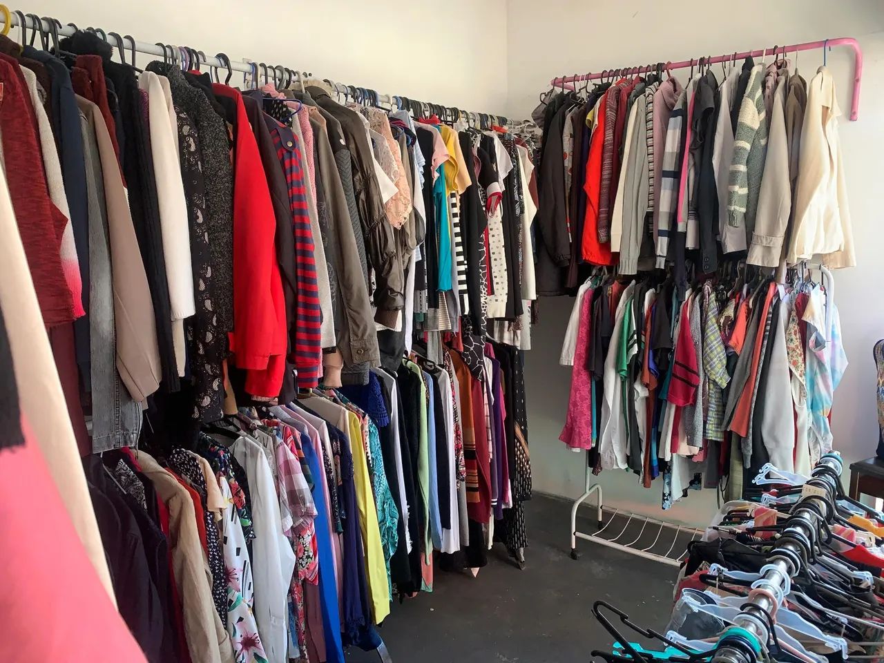 Vende-se esse brecho completo e maquiagens  - Foto 4