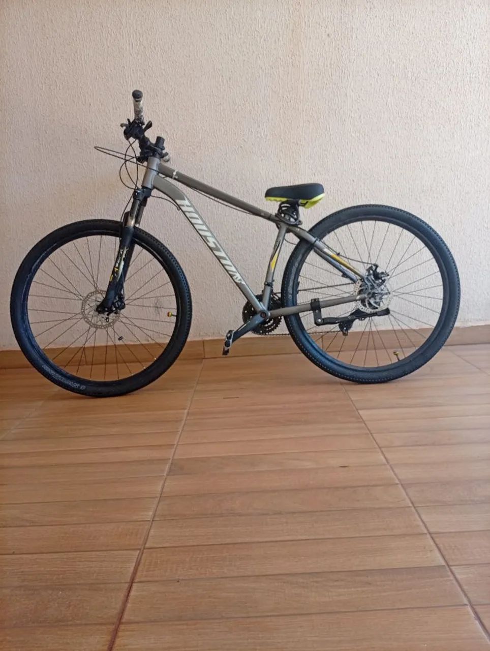 Bicicleta aro 29 com 7 marchas 