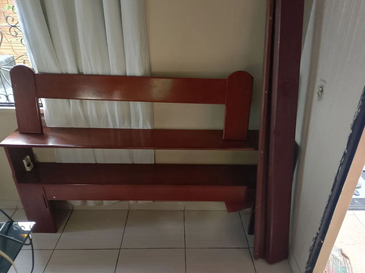 Vendo cama de madeira completa 