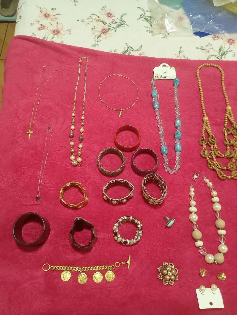 MAIS DE 30 BIJUTERIAS ALGUMAS SEM USO  - Foto 2