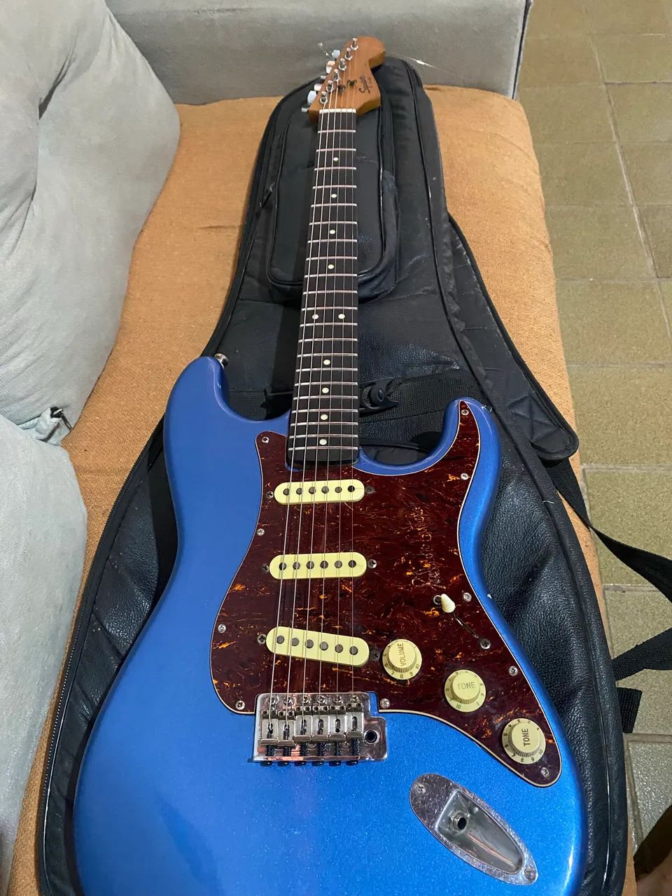 Guitarra Squier bullet  - Foto 4