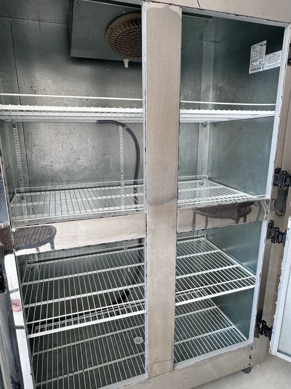 Geladeira comercial 1.044 litros 2 anos de uso