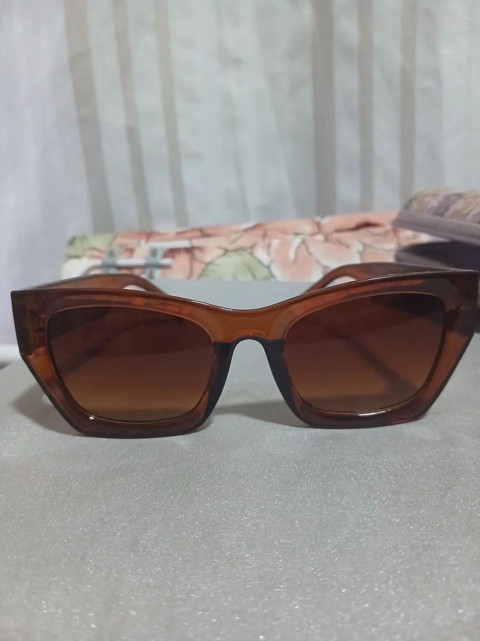 Óculos de sol novos e relógio 40 reais - Foto 4