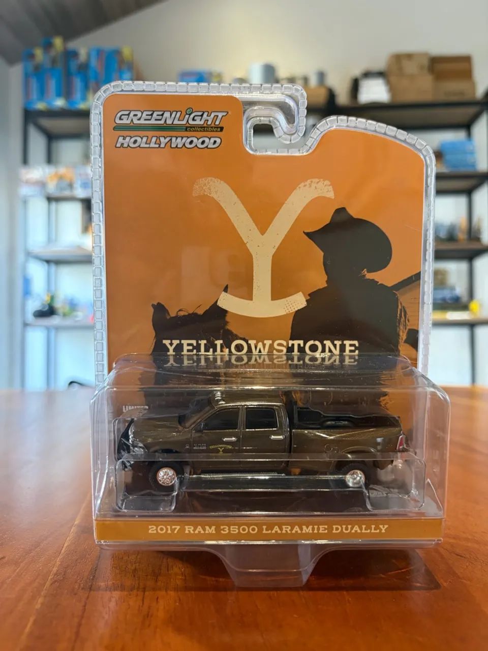 Miniatura Ram Dually Yellowstone Dutton ranch 1/64
