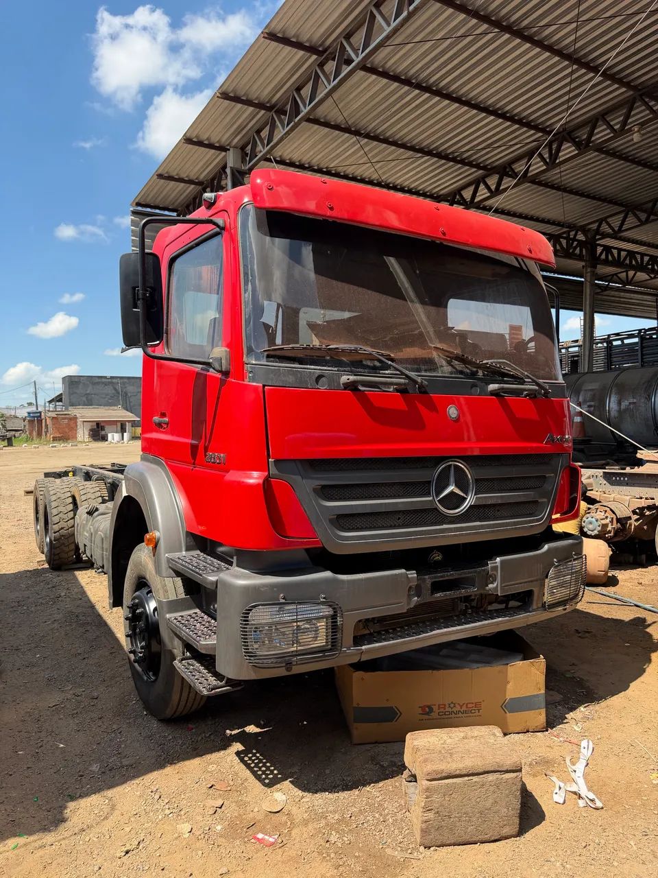 Caminhão Mercedes 2831 6x4