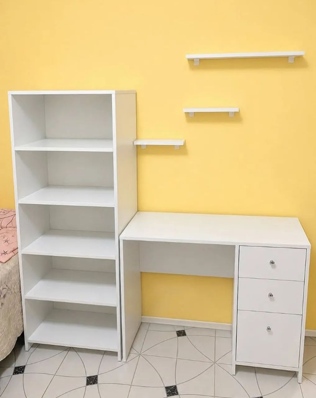 Conjunto: Escrivaninha + Estante + Prateleiras 