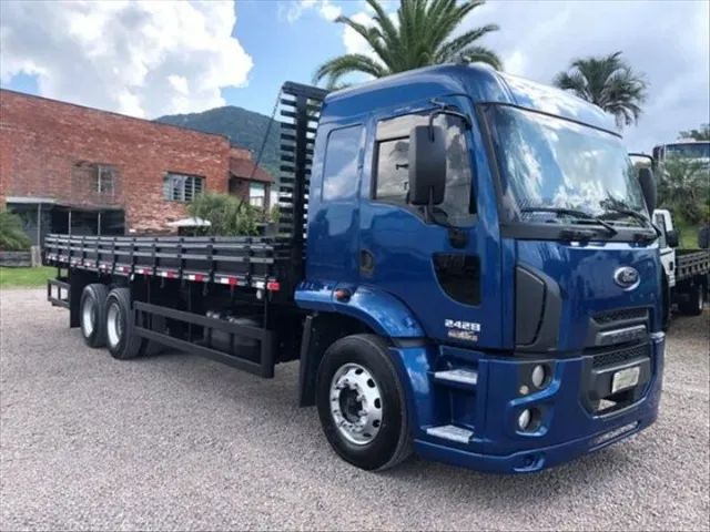 Ford cargo 2428 6x2 2012 carroceria  