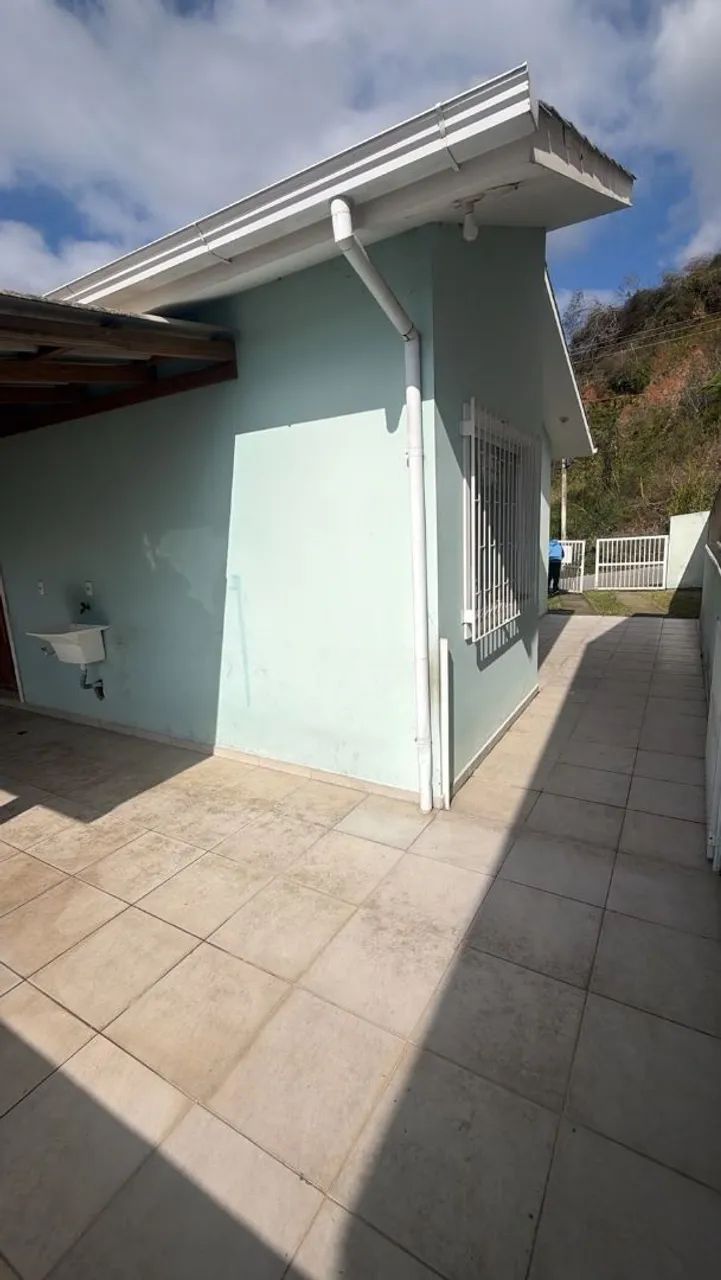 Sua Casa Própria em Palhoça: 2 Quartos, Ótimo Quintal e Recente Localização  - Foto 2