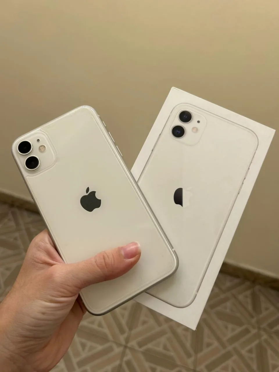 iPhone 11 64G sem riscos pouco uso - Celulares e Smartphones