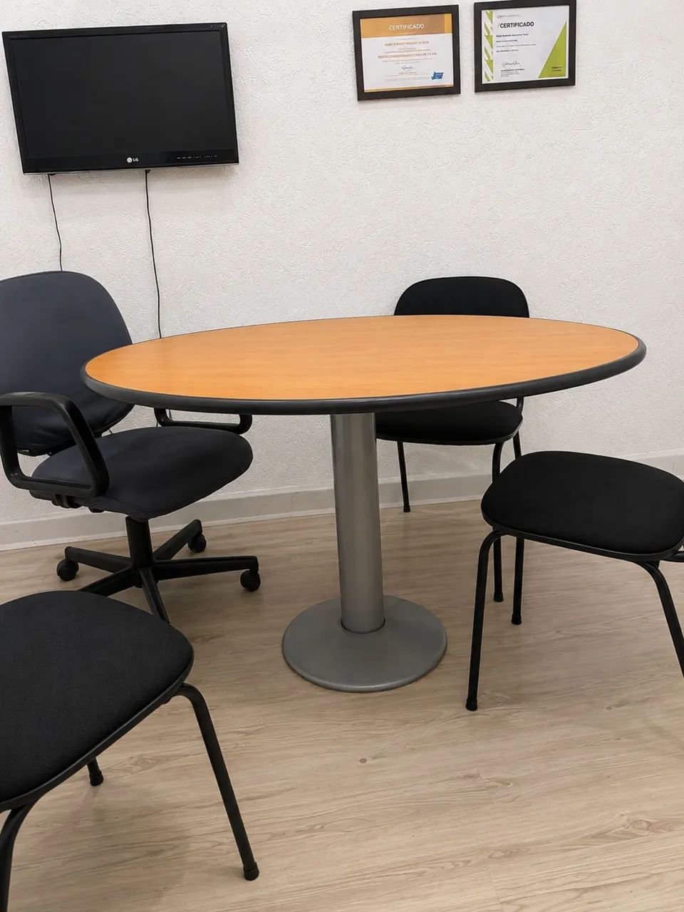 Mesa Redonda / Pra Escritório 