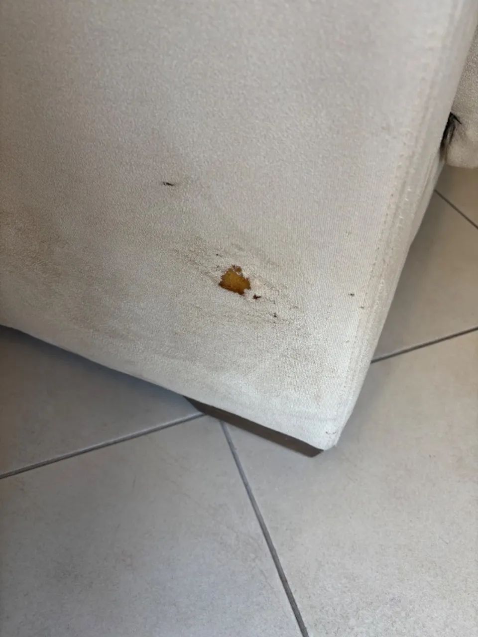 Sofá dois lugares retrátil com pequena avaria  - Foto 5