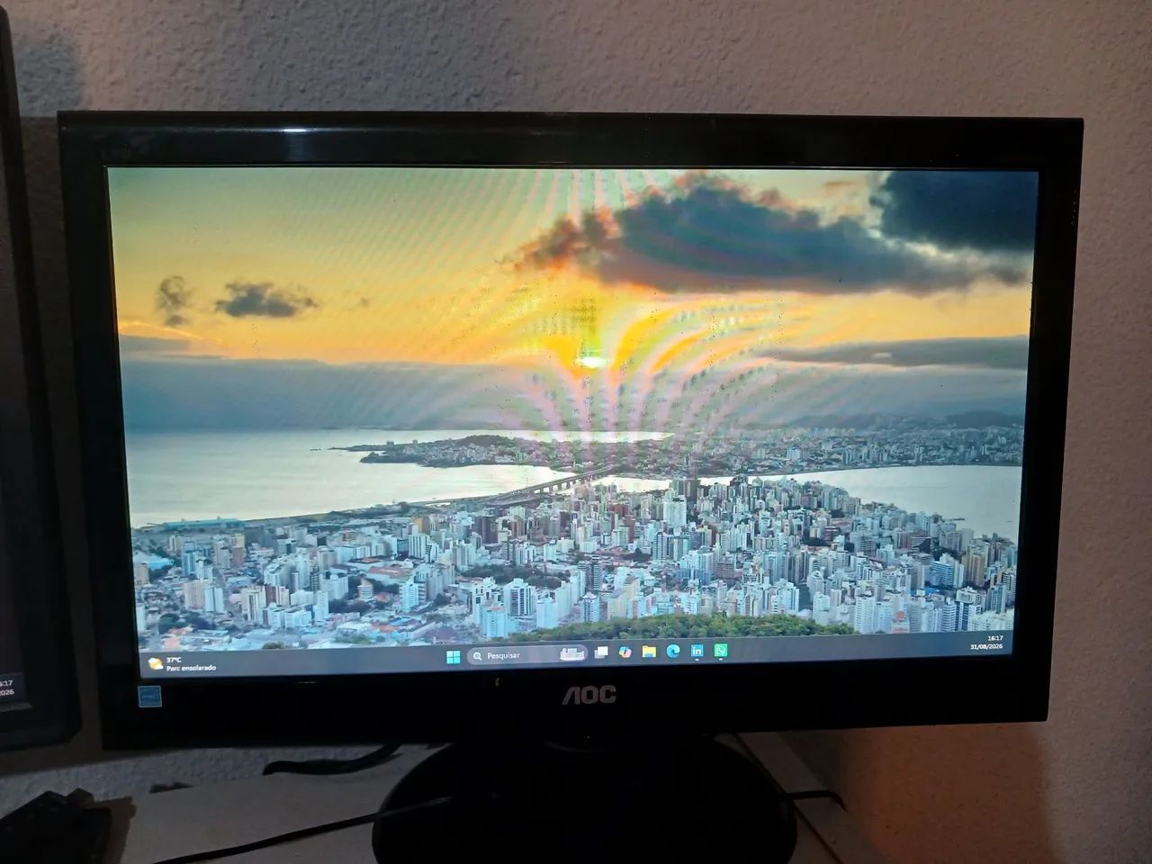 Monitor AOC