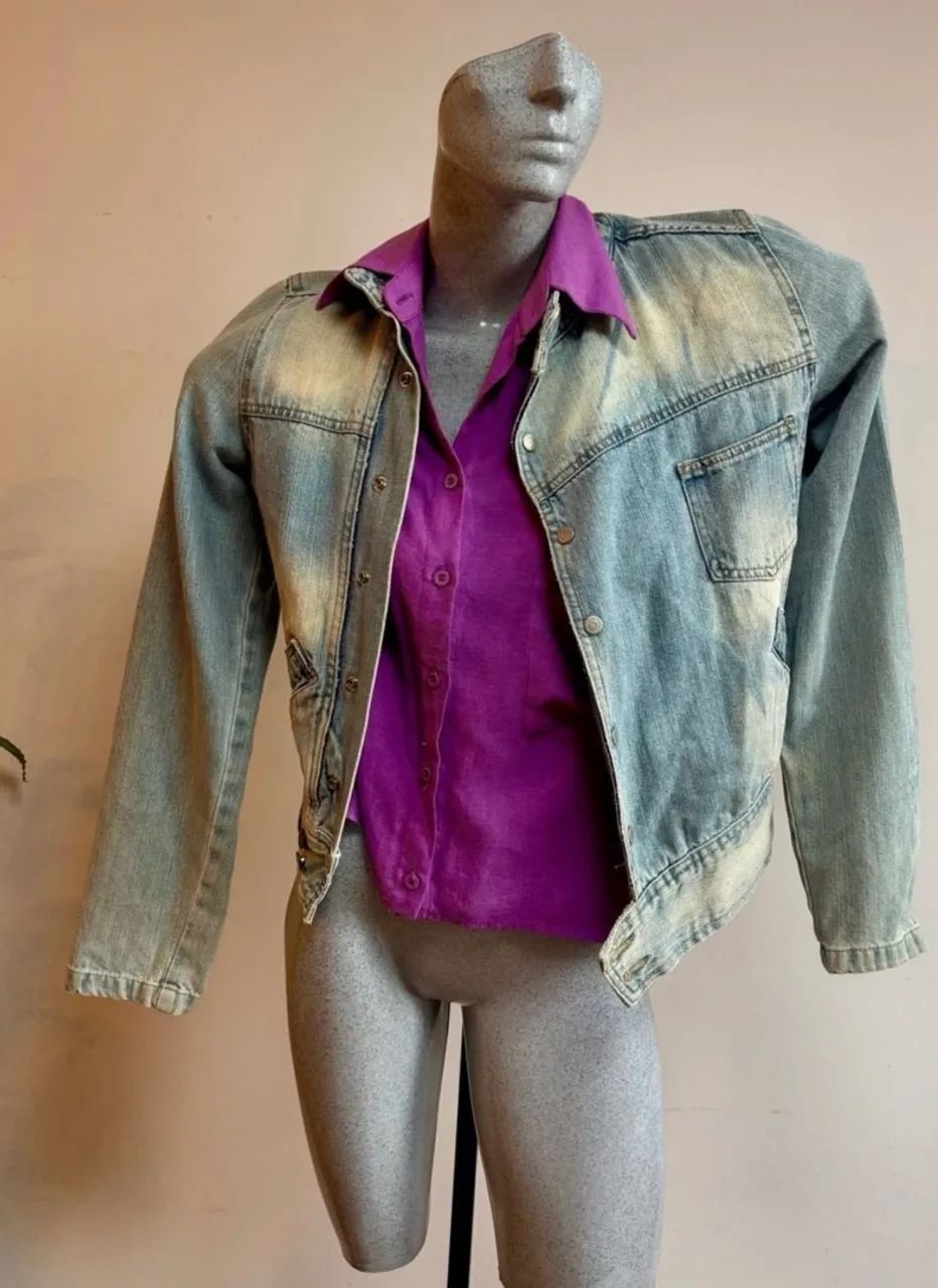 jaqueta jeans assimétrica - Foto 4
