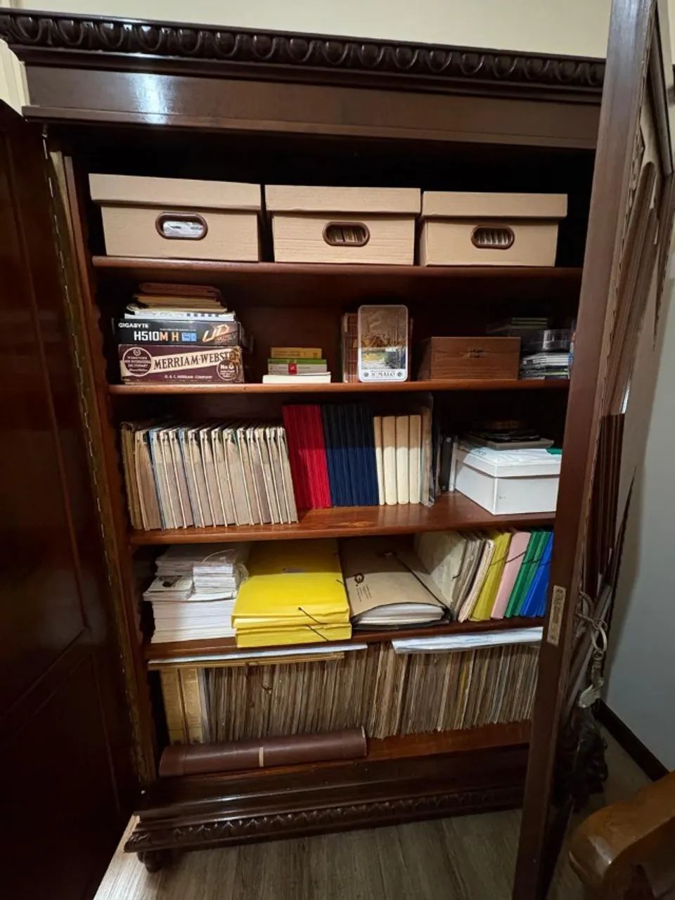 Conjunto Armário, Mesa e 3 Cadeiras - Foto 5