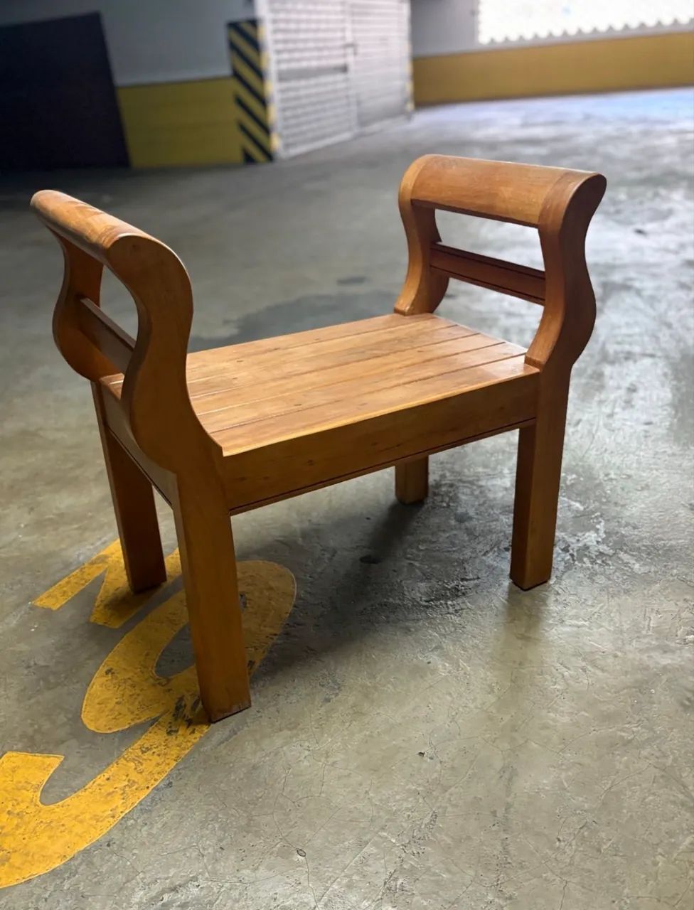 Banco estilo marquesa em peroba