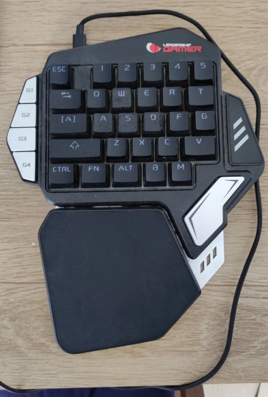 Teclado gamer mão esquerda com atalhos
