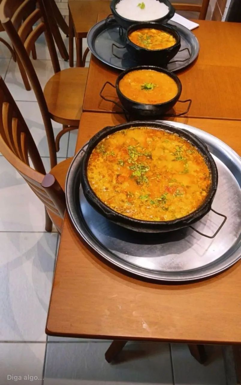 Vende se seis jogos de mesa macissa com doze cadeiras - Foto 5