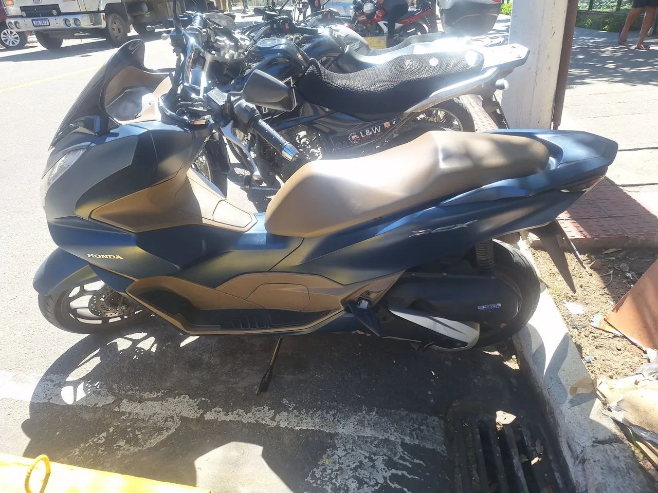 PCX DLX 2024 - Foto 5