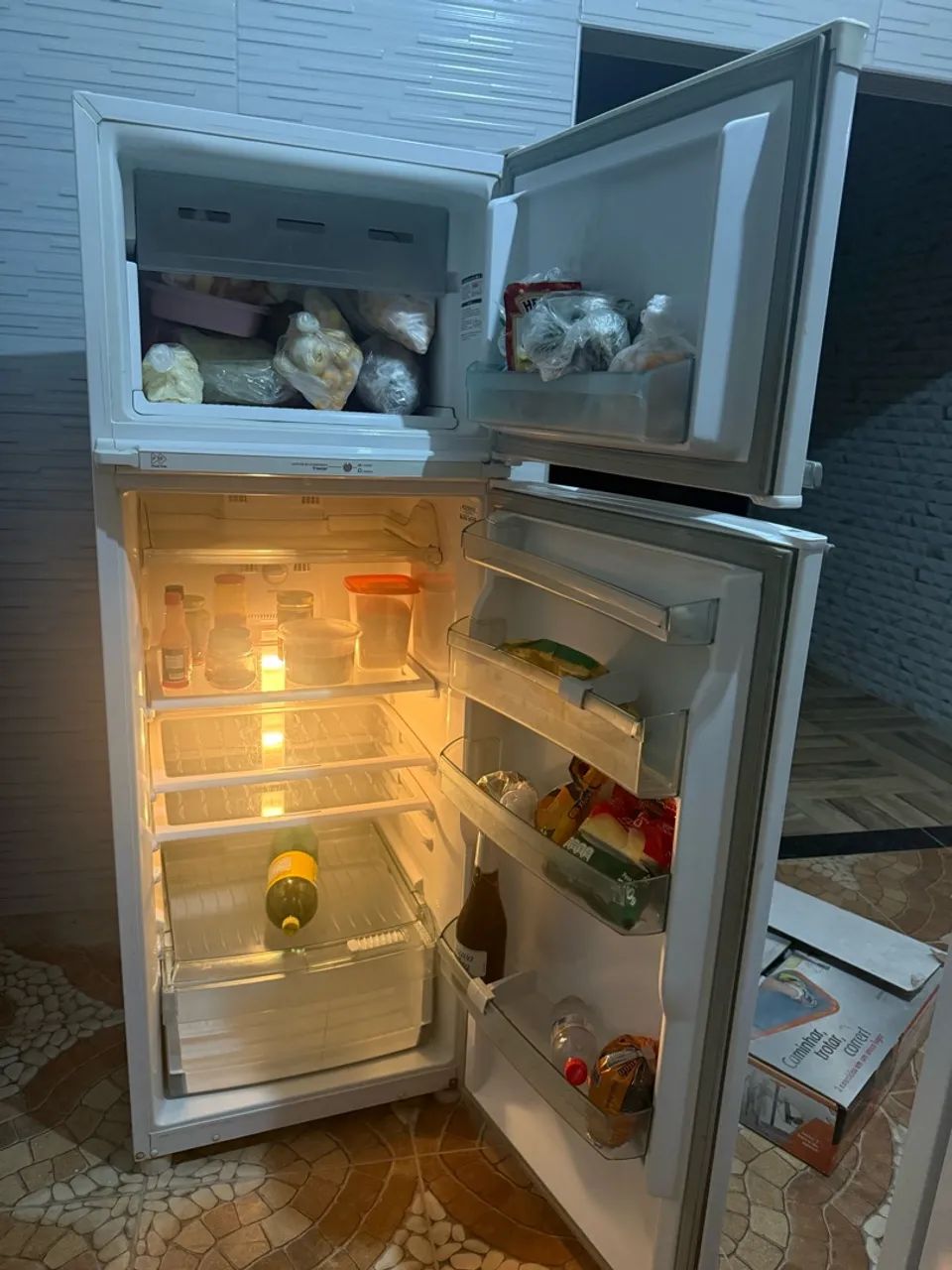 Geladeira Brastemp , Clean 260 litros. 800 reais. - Geladeiras e