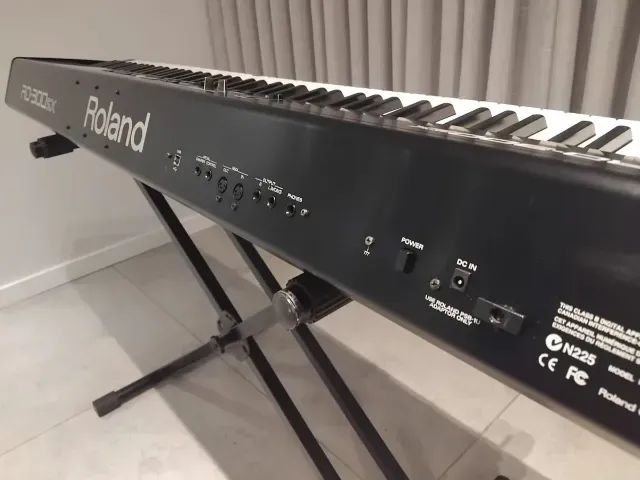 Roland RD300sx - Instrumentos musicais - Casca 1527802843 | OLX