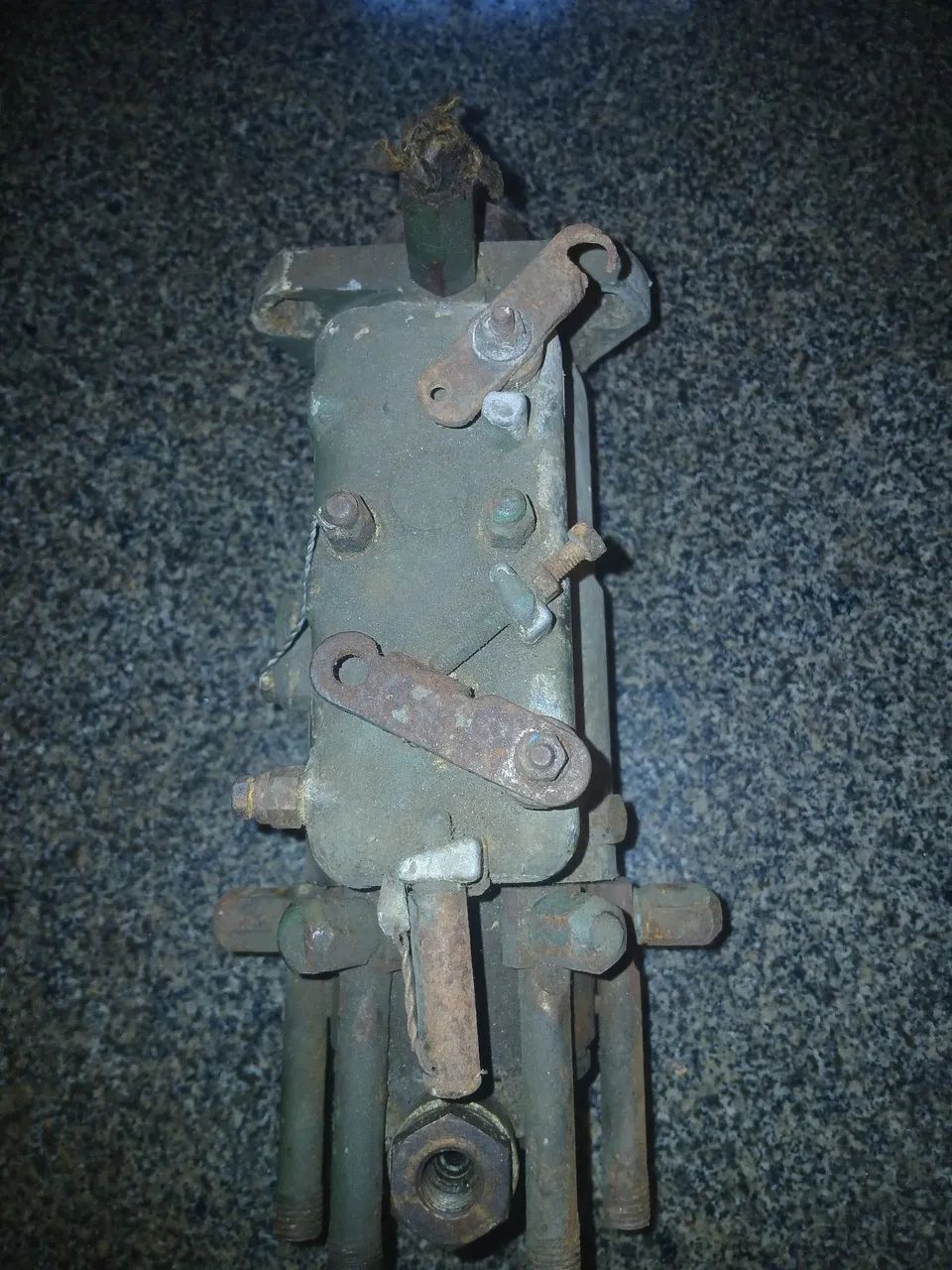 VENDO/TROCO UMA BOMBA INJETORA E UM MOTOR DE PARTIDA NO ESTADO Q SE ENCONTRA  - Foto 4
