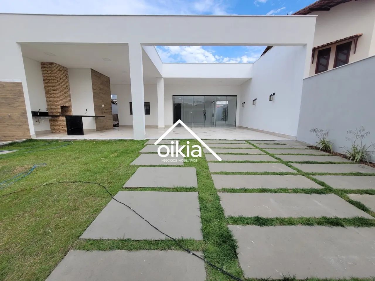 Casa Linear à Venda em Interlagos