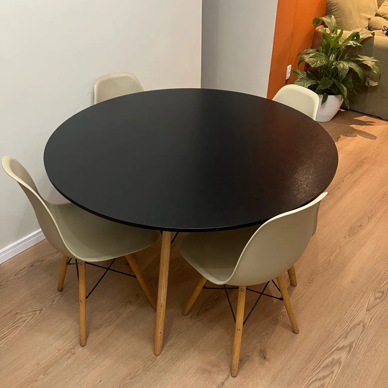 Mesa e cadeiras 120cm Eames Eiffel - Foto 2