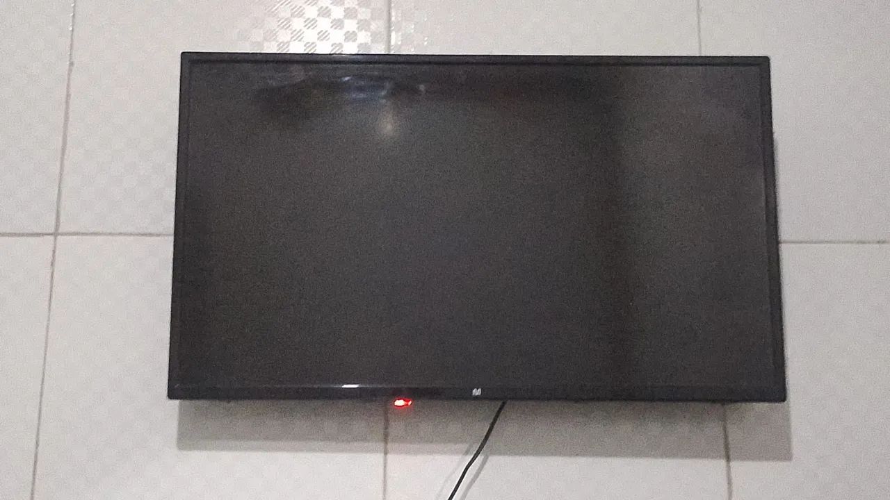 Vendo tv LG 32 polegadas nunca foi mexida pega tudo  - Foto 2