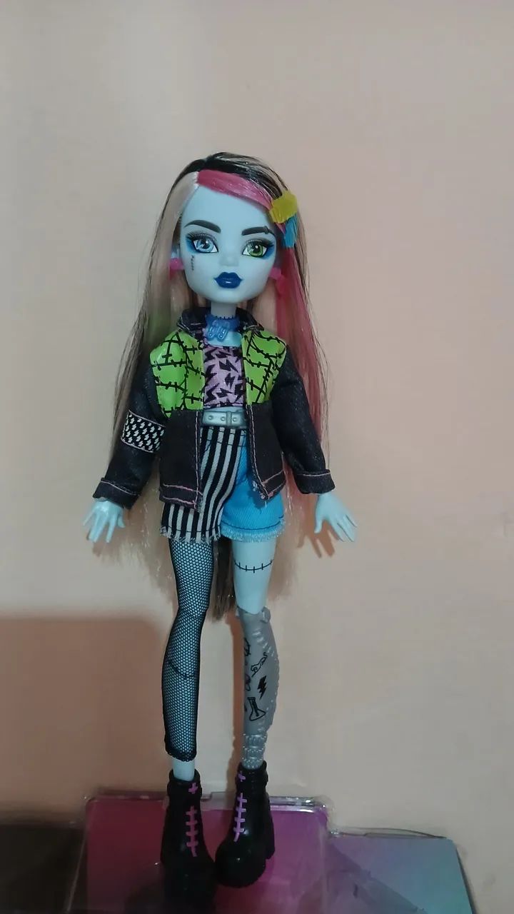 Boneca Monster High G3 Frankie Stein Core Refresh