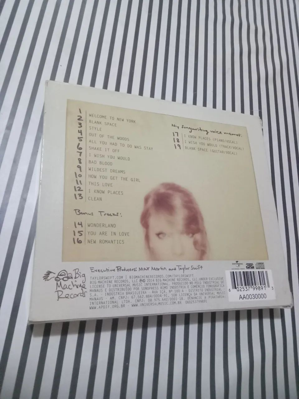 CD Taylor Swift 1989 Deluxe com polaroids - Foto 3